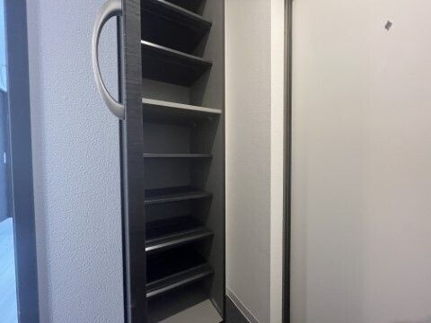 ジーメゾン大宮三橋の玄関