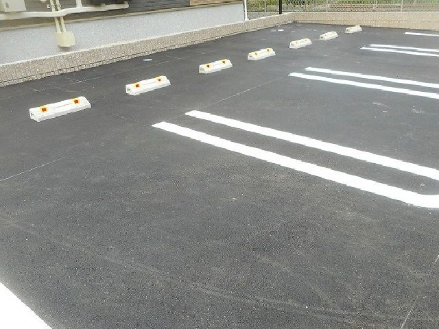 グレイス（ｇｒａｃｅ）の駐車場