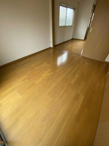 石渡マンションの洋室