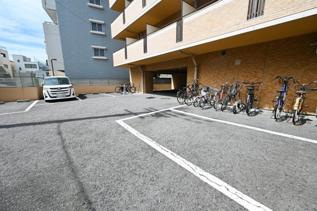 ダイアパレス新大阪 の駐車場|現地駐車場です。