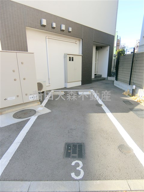 La　Douceur大森山王の駐車場