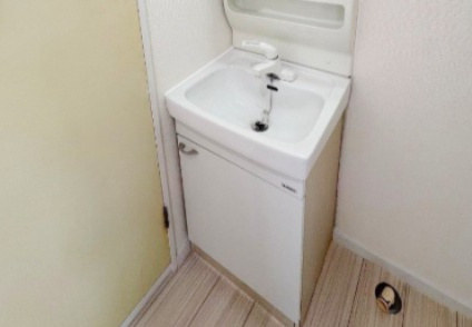 大和市下和田のアパートの独立洗面台
