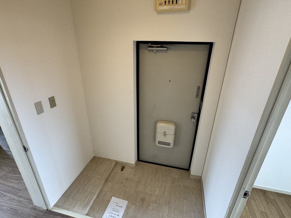 江尻マンションの玄関