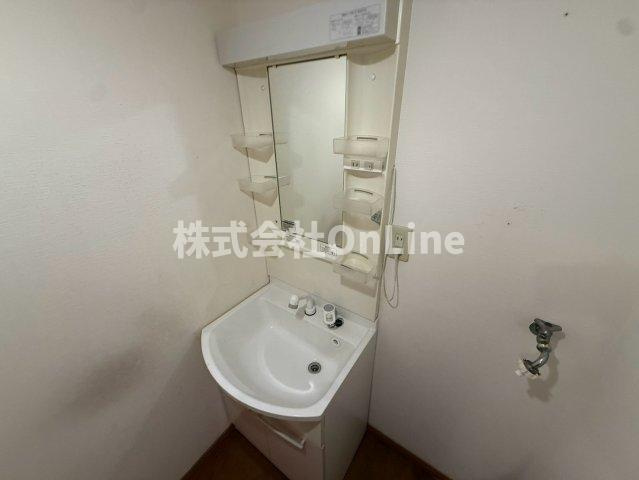 志紀マンションの独立洗面台
