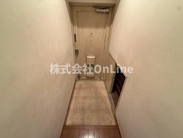 志紀マンションの玄関