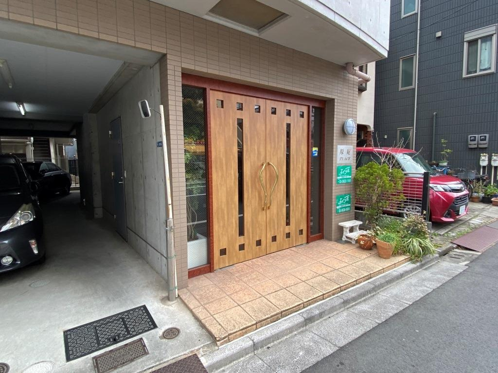 原庭プレイスのエントランス