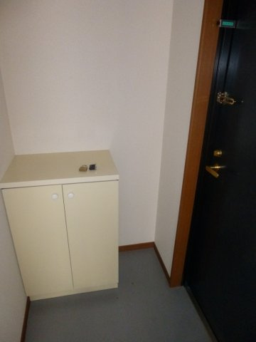 原庭プレイスの玄関