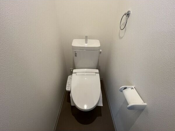 ジーメゾン名古屋正徳のトイレ|ゆったりとした空間のトイレです