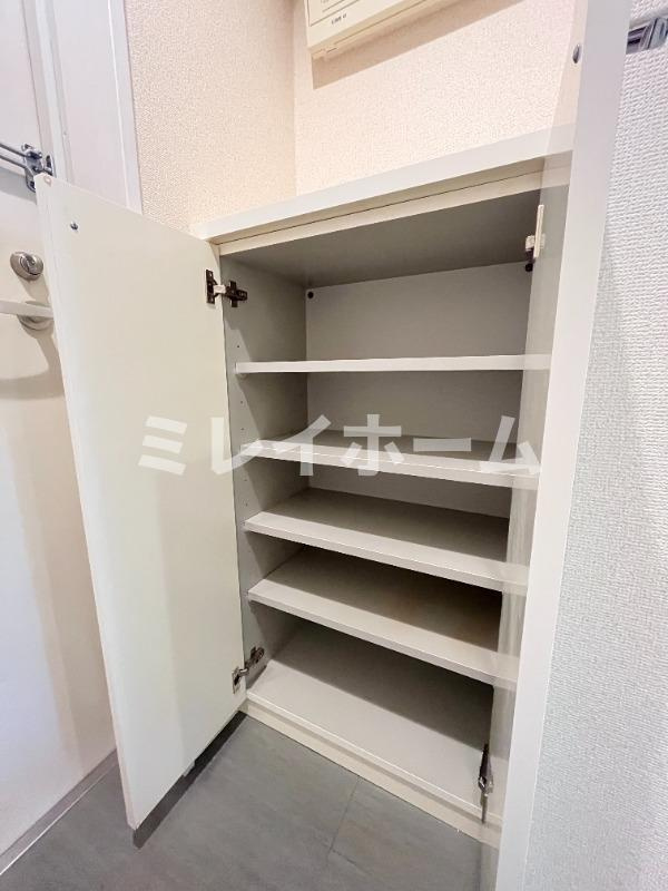 プリムローズの玄関|同建物内、別のお部屋の参考写真になります。