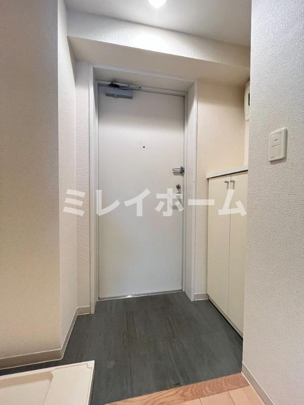 プリムローズの玄関|同建物内、別のお部屋の参考写真になります。