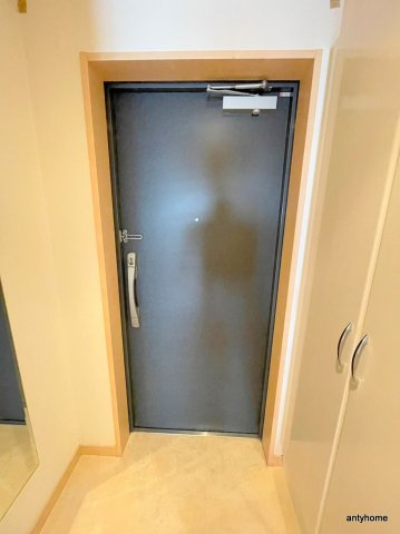 プレサンス新大阪ステーションフロント　仲介手数料無料の玄関