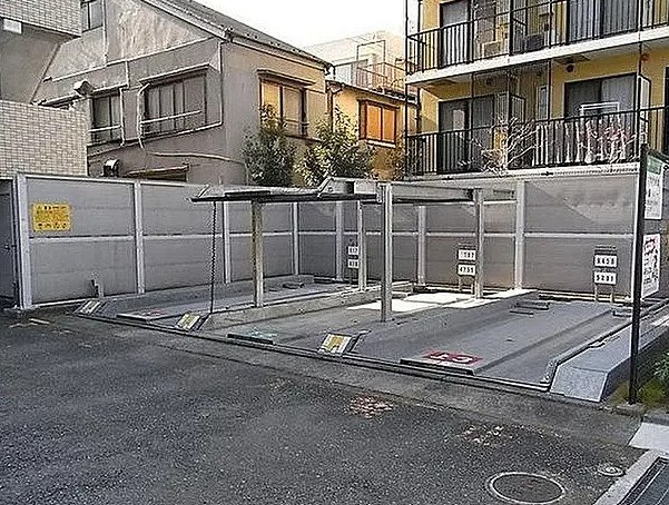 ソレイユ西六郷の駐車場
