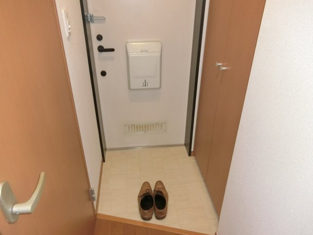 オーパス信濃町の玄関