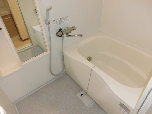 オーパス信濃町の浴室|同建物別室参考写真
