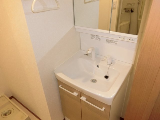 オーパス信濃町の洗面所|同建物別室参考写真