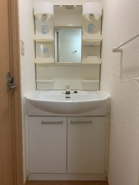 羊館の独立洗面台