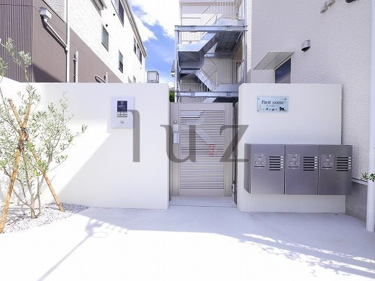 横浜市港北区篠原東１丁目のアパートのエントランス|オートロック完備のエントランス！