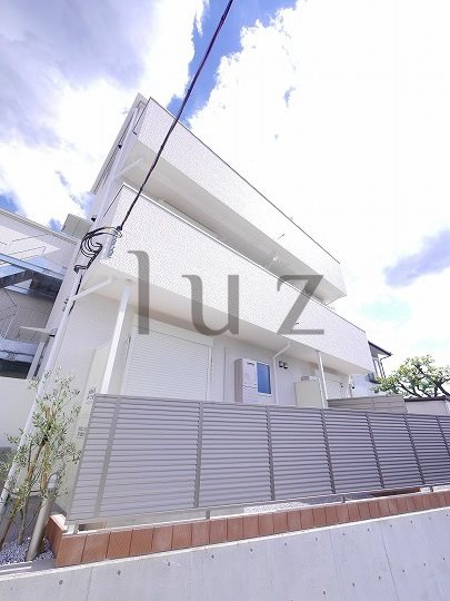 横浜市港北区篠原東１丁目のアパートの外観