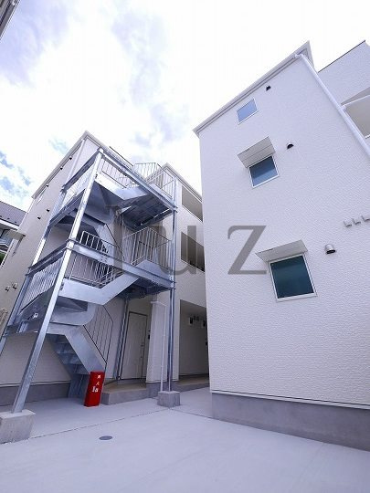 横浜市港北区篠原東１丁目のアパートの外観