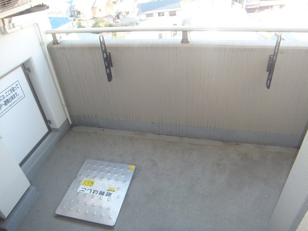 名古屋市瑞穂区彌富通１丁目の賃貸マンションのバルコニー
