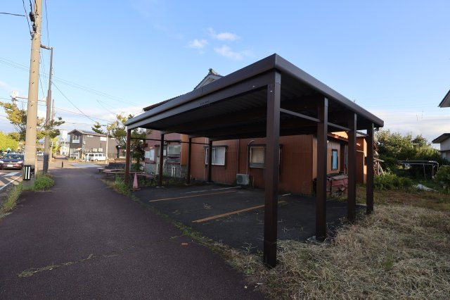 学校町1丁目　店舗兼事務所の駐車場