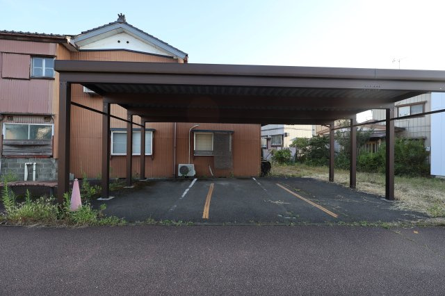 学校町1丁目　店舗兼事務所の駐車場