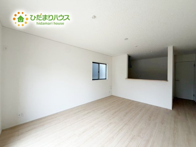 いわき市平塩第4　新築戸建　1号棟の居間・リビング|複層ガラスの遮熱効果と断熱効果で、一年中快適に過ごせます (#^.^#)