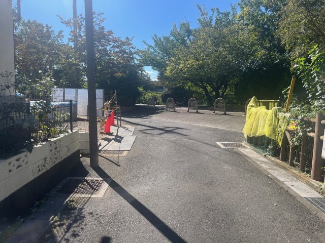 所沢市下安松 全1棟 新築分譲住宅 4,099万円の前面道路含む現地写真