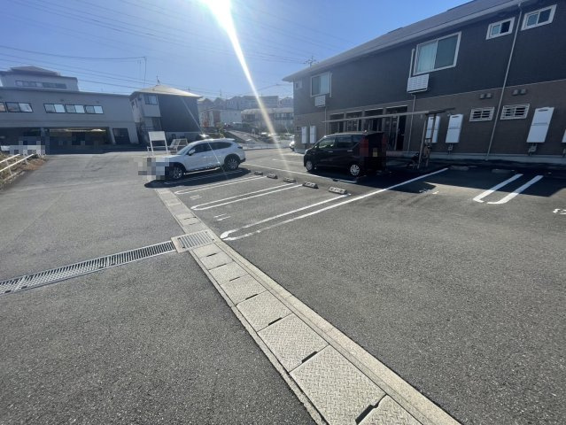 コンフォーティア三城の駐車場|※室内画像は別号室のもの