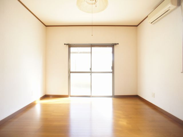 【寝室】 | UGハウスⅡ | 清潔感のあるきれいな洋間です♪