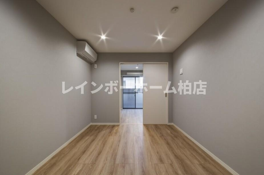 【仲介手数料：50％OFF】対象物件！の居間・リビング|こちらの居間で趣味の時間をお楽しみください
