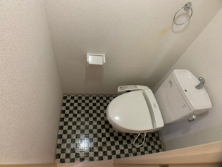温水洗浄便座付きのトイレです♪