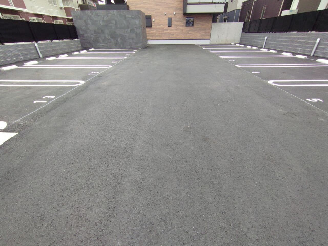 ツインズの駐車場