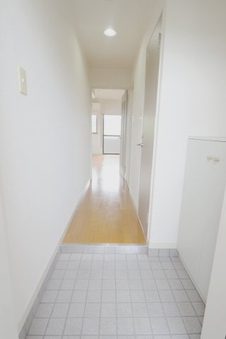 アヴニール五軒屋の玄関