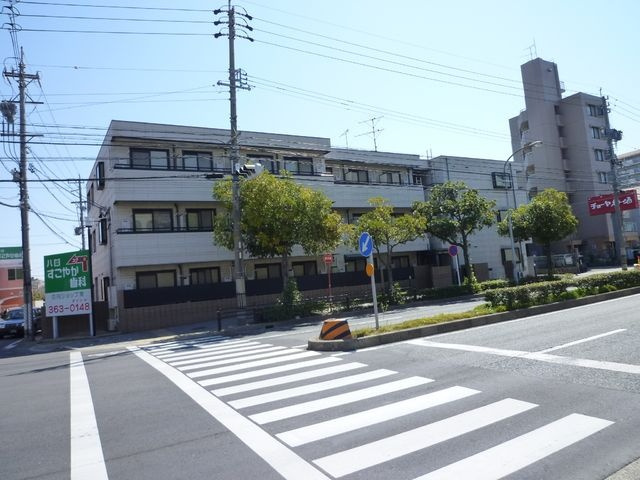 アヴェニュー高畑の外観