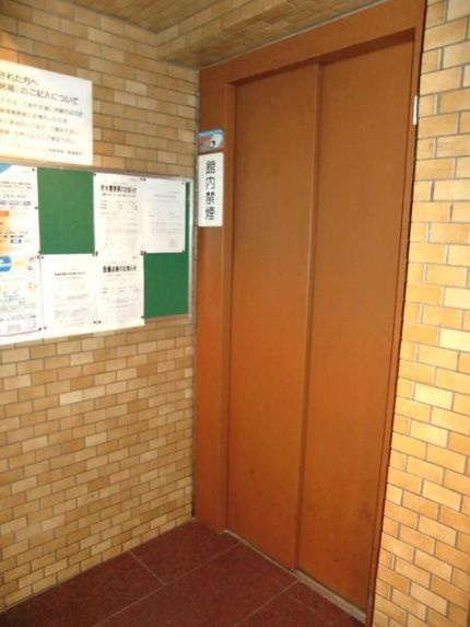 新宿区西新宿６丁目の賃貸マンションのその他共用部分|落ち着いたロビーです