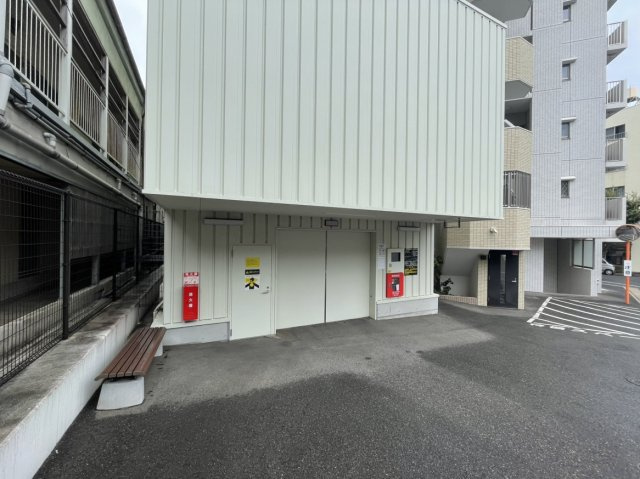 アルファステイツ高天の駐車場