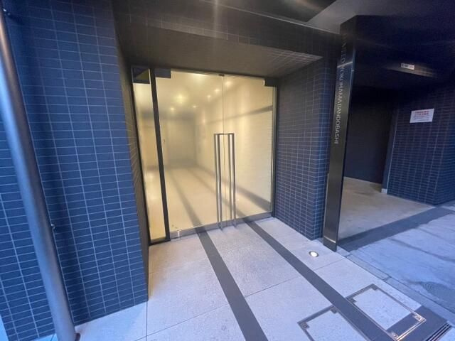 ＬＵＭＥＥＤ横浜阪東橋のエントランス