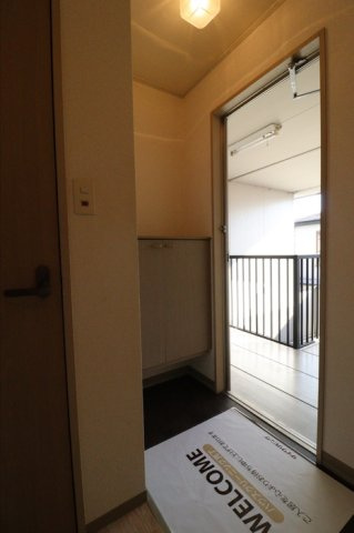 クレセント中島の玄関