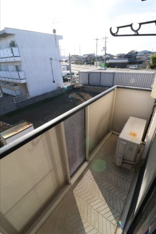 クレセント中島のバルコニー