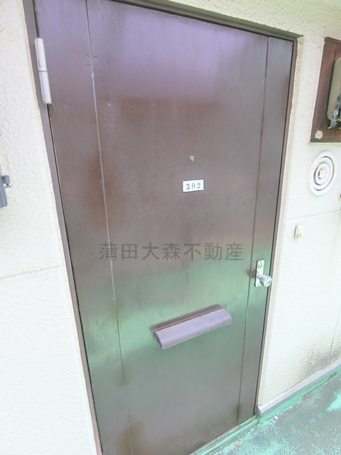 望月ビルの玄関