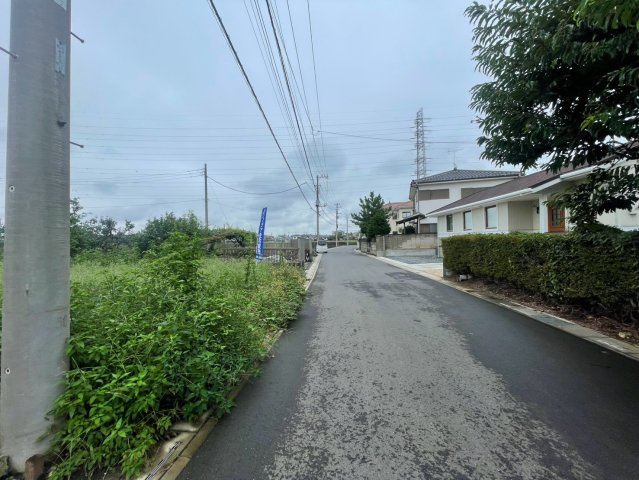 敷地面積１７３坪　売地　岩槻区徳力②の前面道路含む現地写真|南側公道約６．０ｍに約９．８ｍの接道！