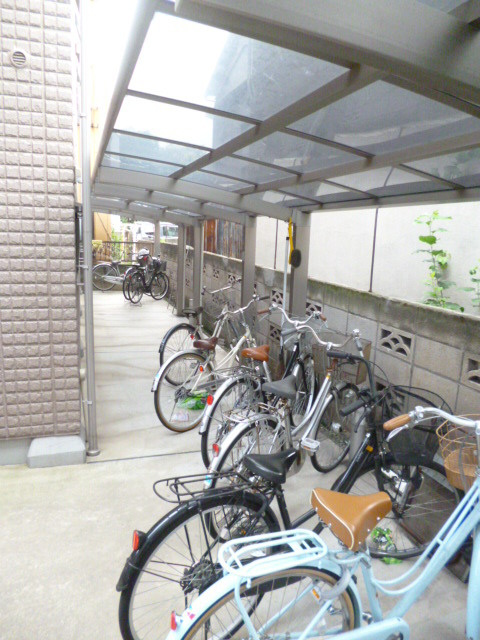メゾンすみやのその他共用部分|★屋根付き駐輪場★