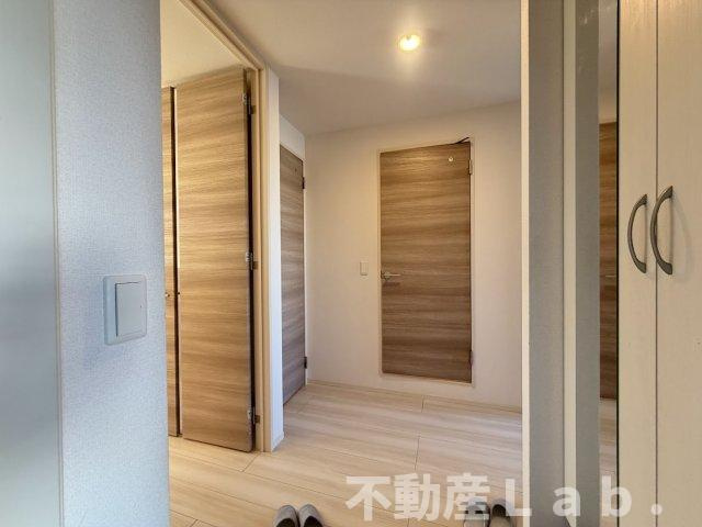 メゾンけやき通りの玄関|※反転タイプのお写真です。