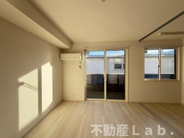 メゾンけやき通りの居間・リビング|※反転タイプのお写真です。