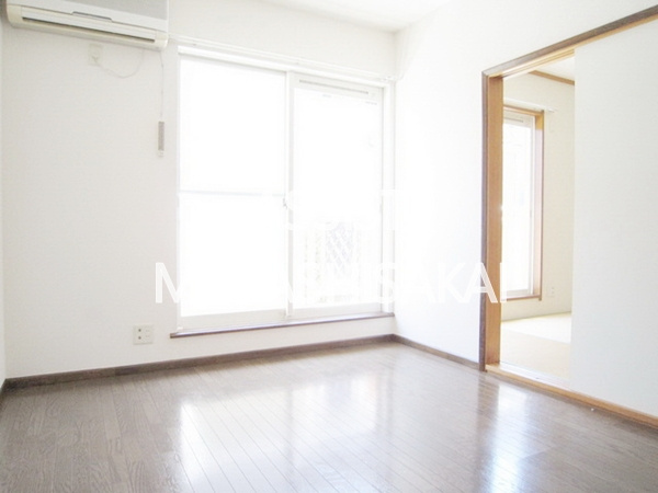 緑町ハイムNo.3 B棟の寝室|写真：設備同仕様の別号室です