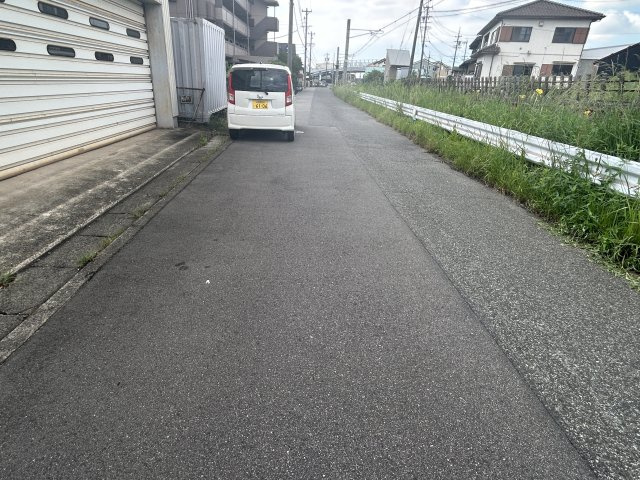 半田市祢宜町　倉庫の外観|前面道路