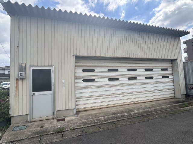 半田市祢宜町　倉庫の外観