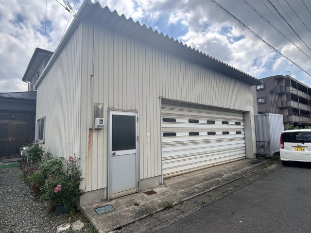 半田市祢宜町　倉庫の外観