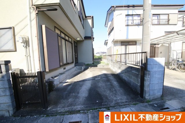 久喜市除堀中古住宅の駐車場|駐車スペース